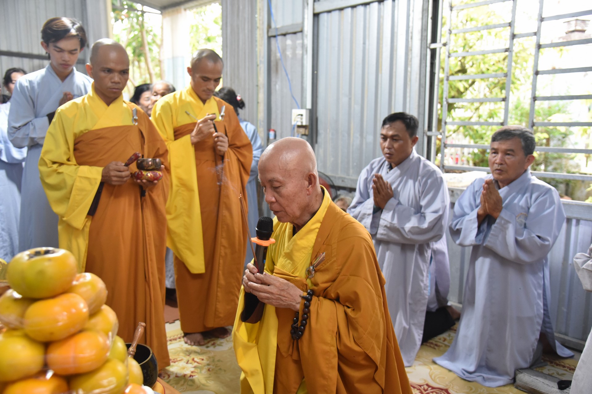 Chanting sutra, releasing creatures to pray for peace in Tan Thanh, Long An by the Charity Board